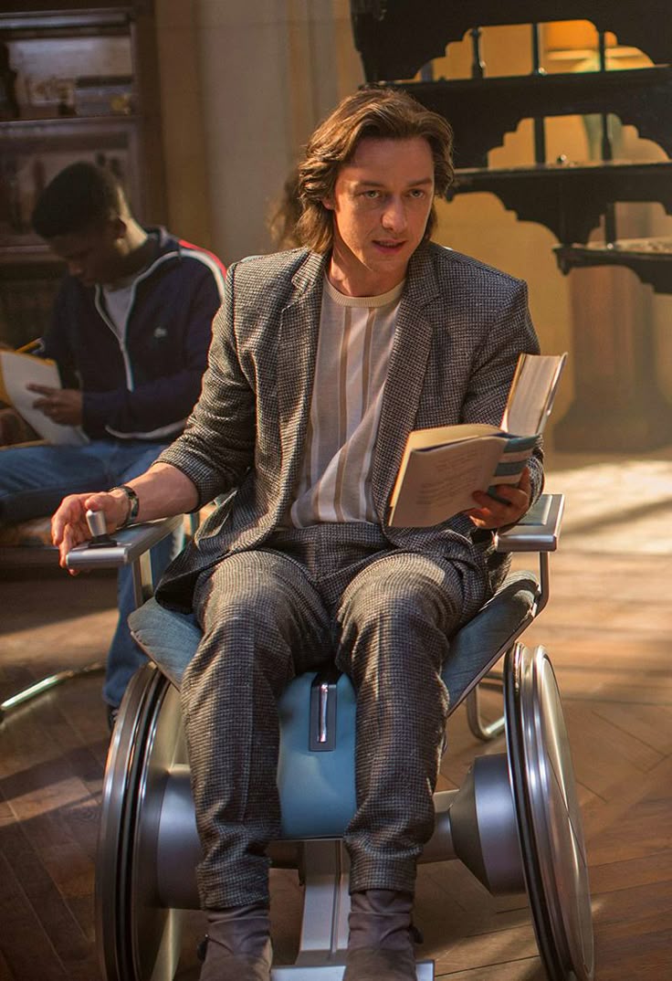 Charles Xavier (James McAvoy)